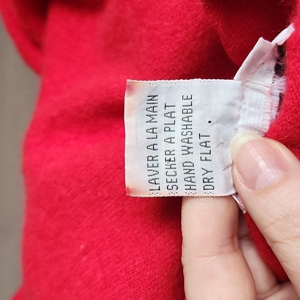 VINTAGE Made In Hong Kong red wool golden crest buttons old money cardigan - Picture 11 of 14